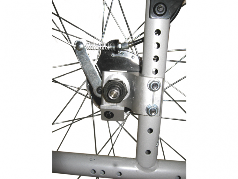 scaun-cu-rotile-pentru-persoane-supraponderale-drive-rotec-xl-3-768x576-1